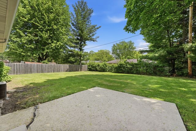 152 Crestwood Drive, East Dundee, IL 60118