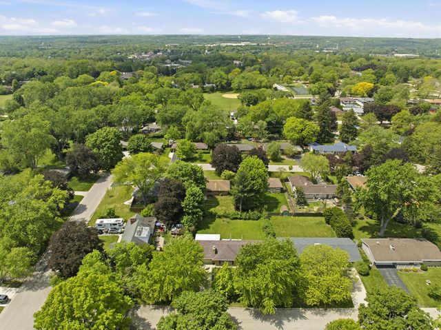 152 Crestwood Drive, East Dundee, IL 60118