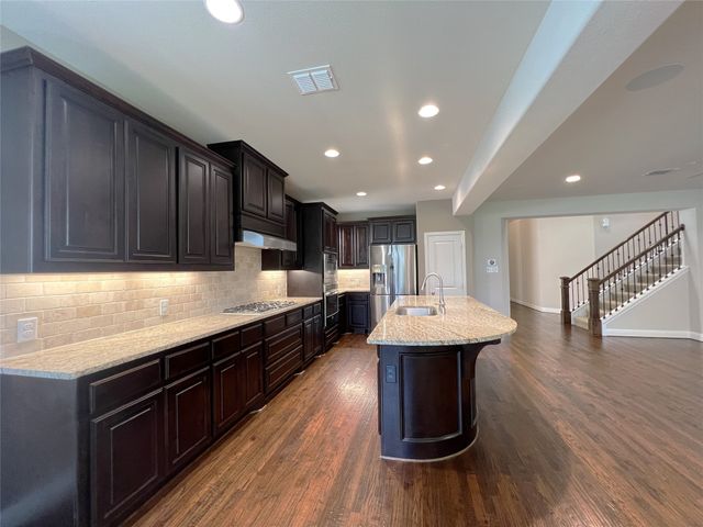720 Raunald Drive, Lewisville, TX 75056