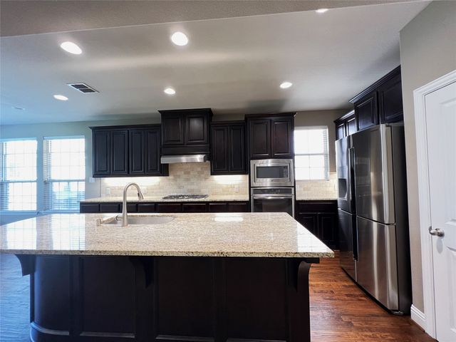 720 Raunald Drive, Lewisville, TX 75056