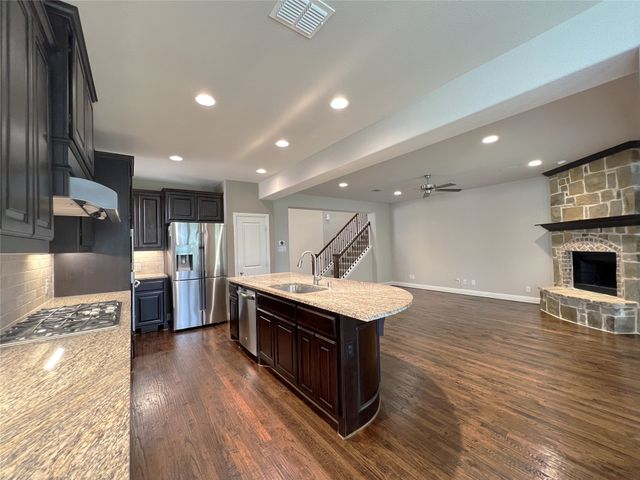720 Raunald Drive, Lewisville, TX 75056