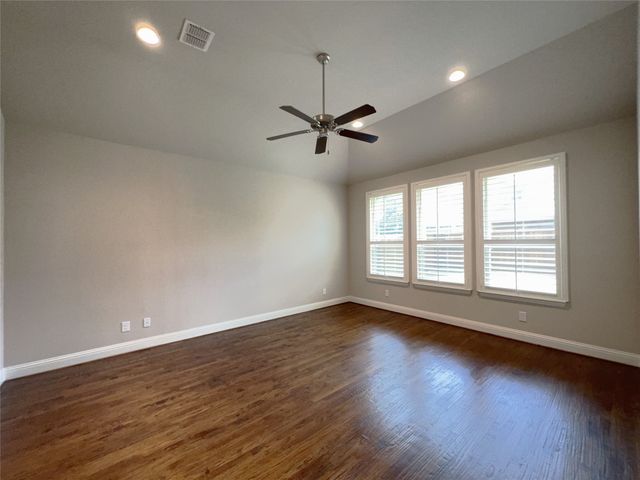 720 Raunald Drive, Lewisville, TX 75056