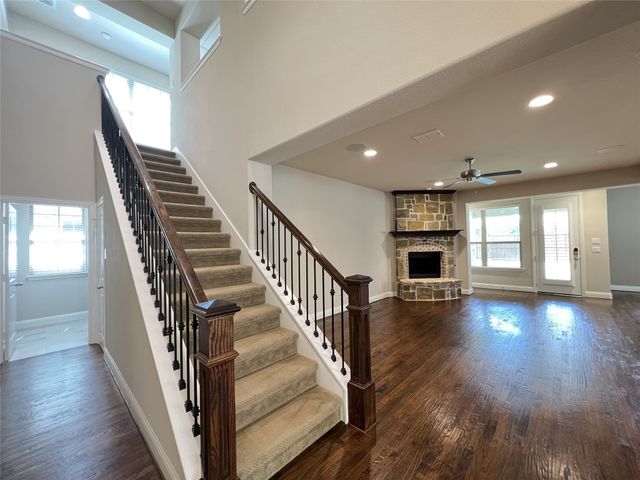 720 Raunald Drive, Lewisville, TX 75056