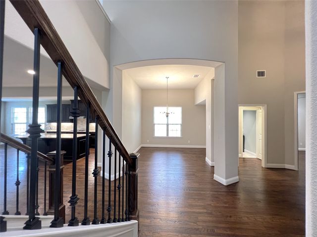720 Raunald Drive, Lewisville, TX 75056