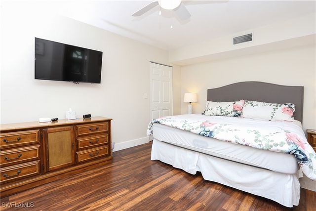 592 Beachwalk CIR N105, Naples, FL 34108