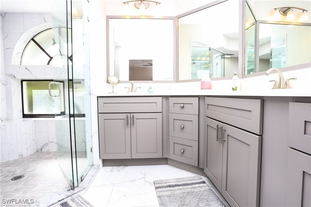 592 Beachwalk CIR N105, Naples, FL 34108