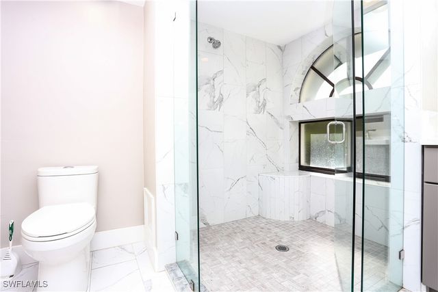 592 Beachwalk CIR N105, Naples, FL 34108