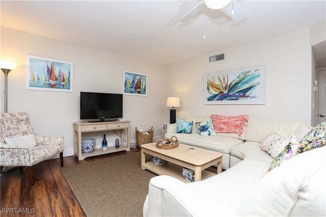 592 Beachwalk CIR N105, Naples, FL 34108