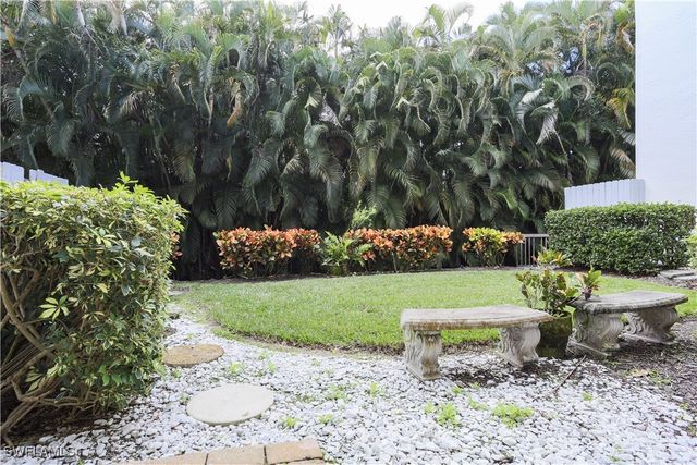 592 Beachwalk CIR N105, Naples, FL 34108