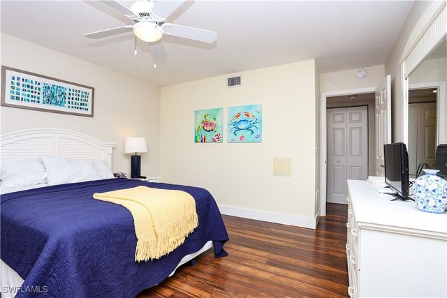 592 Beachwalk CIR N105, Naples, FL 34108