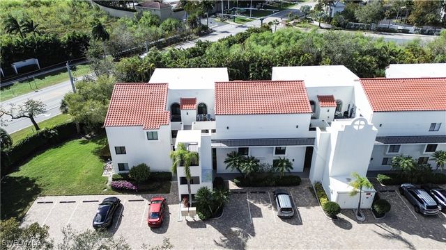 592 Beachwalk CIR N105, Naples, FL 34108