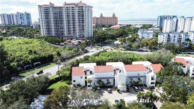 592 Beachwalk CIR N105, Naples, FL 34108