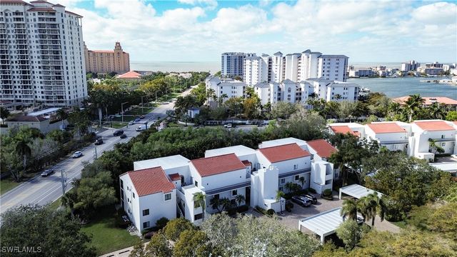 592 Beachwalk CIR N105, Naples, FL 34108