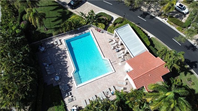 592 Beachwalk CIR N105, Naples, FL 34108