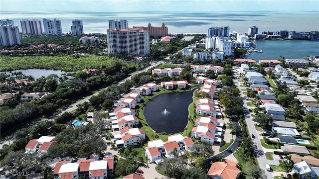 592 Beachwalk CIR N105, Naples, FL 34108