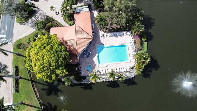 592 Beachwalk CIR N105, Naples, FL 34108