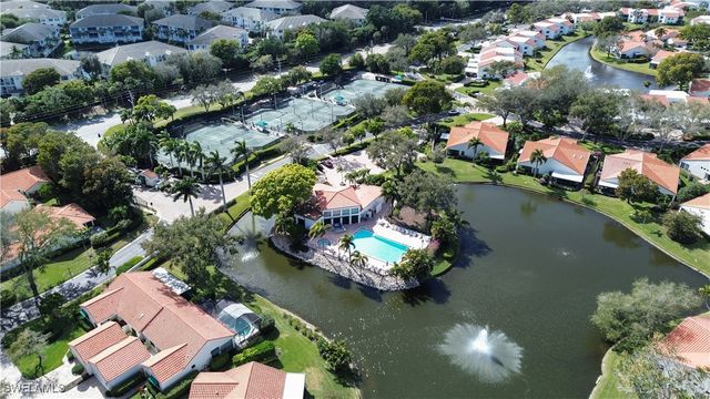 592 Beachwalk CIR N105, Naples, FL 34108