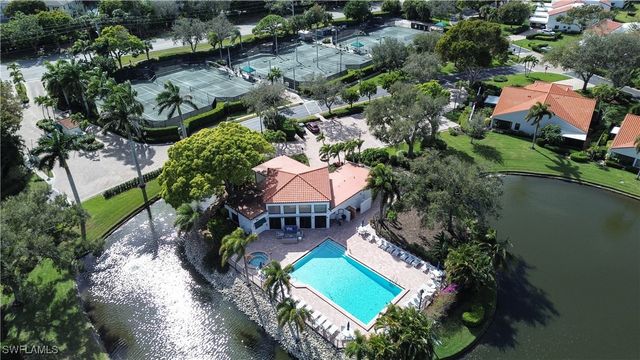 592 Beachwalk CIR N105, Naples, FL 34108