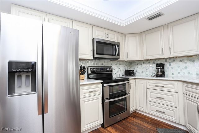 592 Beachwalk CIR N105, Naples, FL 34108