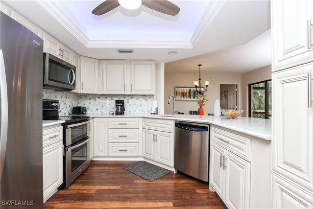 592 Beachwalk CIR N105, Naples, FL 34108