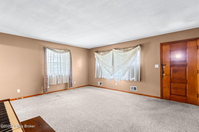 3602 Nellie Bly Dr, Louisville, KY 40213