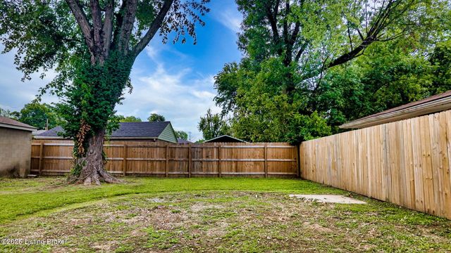3602 Nellie Bly Dr, Louisville, KY 40213