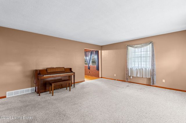 3602 Nellie Bly Dr, Louisville, KY 40213
