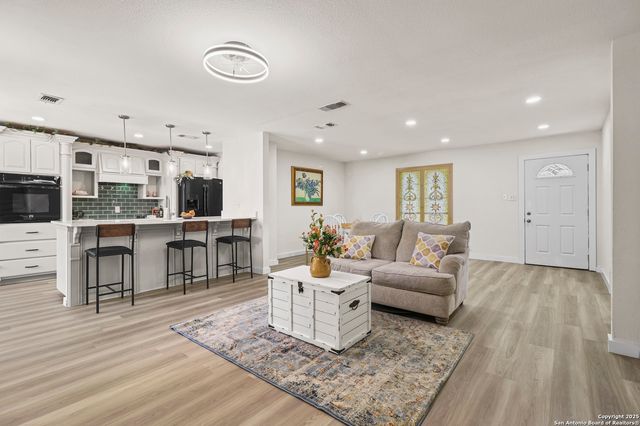 10206 Bull Run, San Antonio, TX 78230