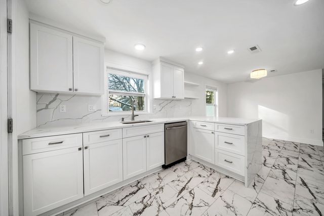 219 Waverly Rd 219, North Andover, MA 01845