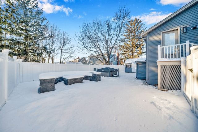 219 Waverly Rd 219, North Andover, MA 01845