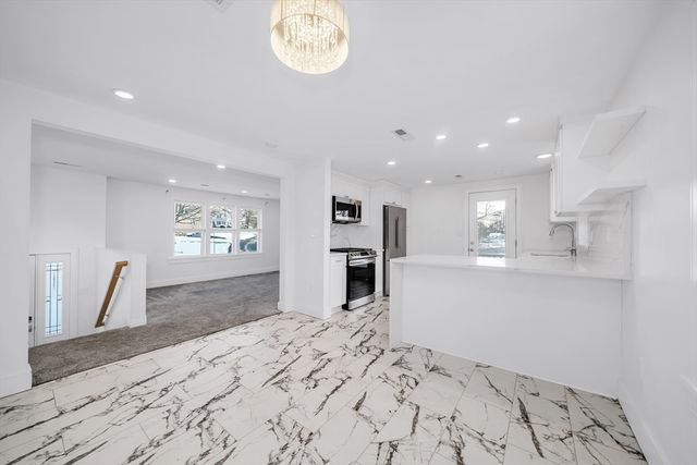 219 Waverly Rd 219, North Andover, MA 01845