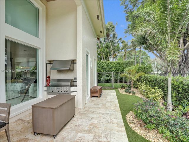 2512 Princeton Court, Weston, FL 33327