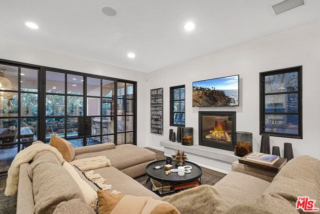 3159 Thatcher Avenue, Marina Del Rey, CA 90292