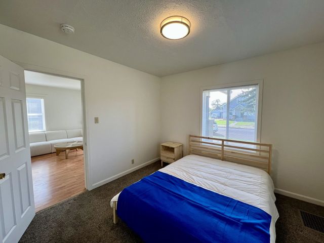 1027 E Courtland Ave, Spokane, WA 99207