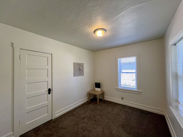 1027 E Courtland Ave, Spokane, WA 99207