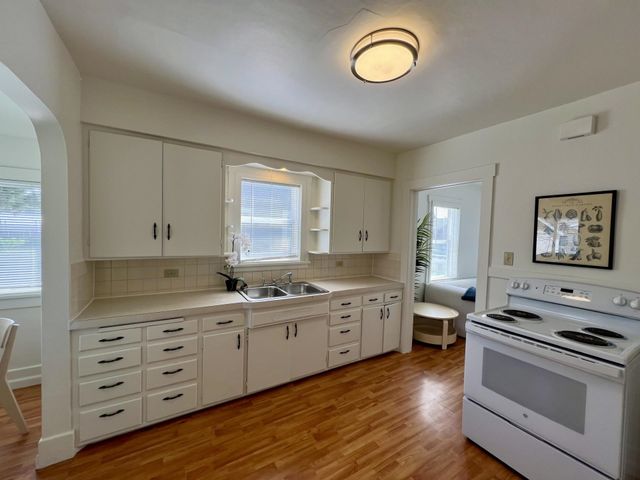 1027 E Courtland Ave, Spokane, WA 99207