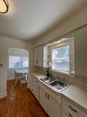 1027 E Courtland Ave, Spokane, WA 99207