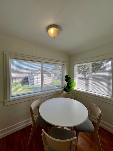 1027 E Courtland Ave, Spokane, WA 99207