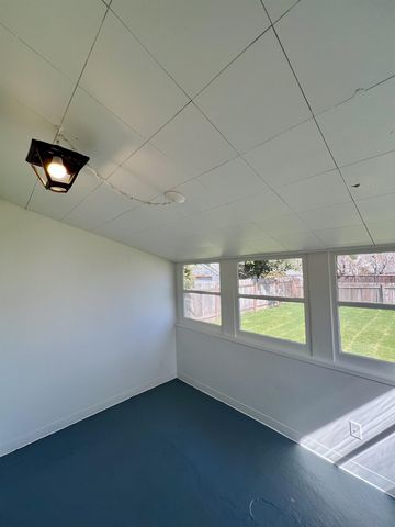 1027 E Courtland Ave, Spokane, WA 99207