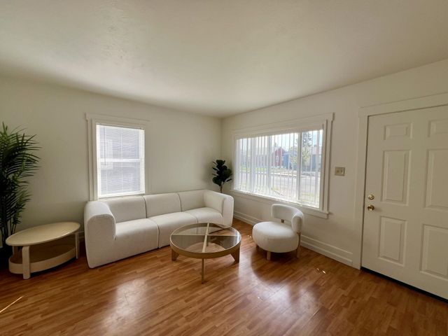 1027 E Courtland Ave, Spokane, WA 99207