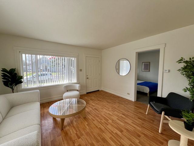 1027 E Courtland Ave, Spokane, WA 99207