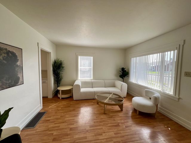 1027 E Courtland Ave, Spokane, WA 99207