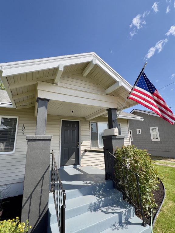 1027 E Courtland Ave, Spokane, WA 99207