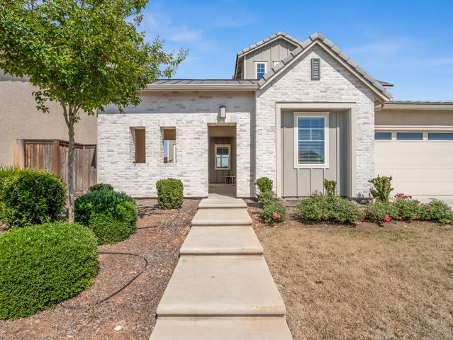4477 Vineyard Drive, Madera, CA 93636