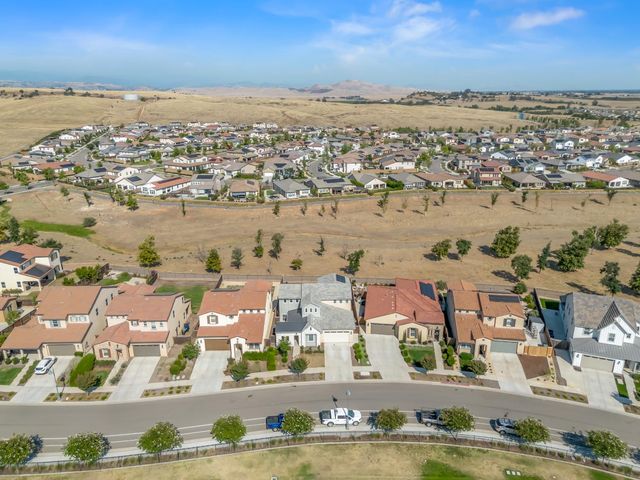 4477 Vineyard Drive, Madera, CA 93636
