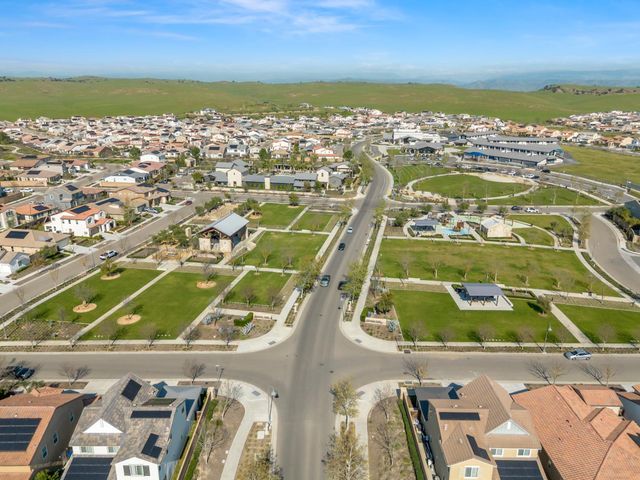 4477 Vineyard Drive, Madera, CA 93636