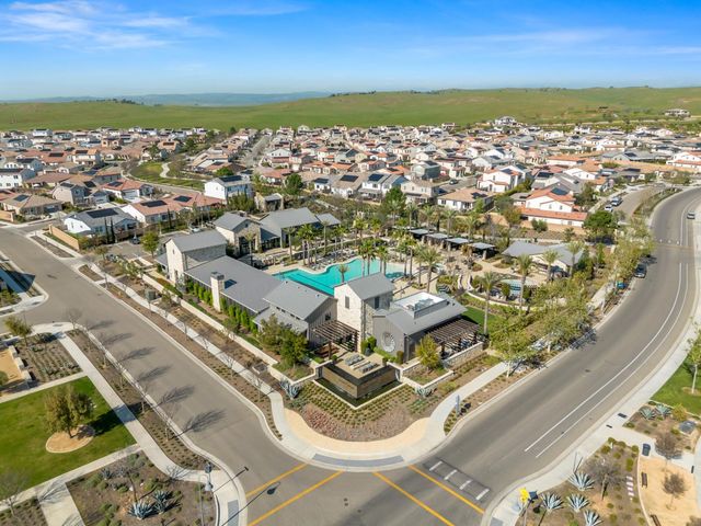 4477 Vineyard Drive, Madera, CA 93636