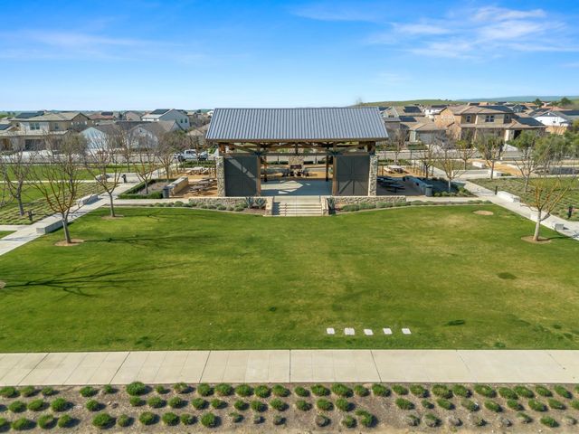 4477 Vineyard Drive, Madera, CA 93636