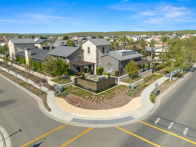 4477 Vineyard Drive, Madera, CA 93636