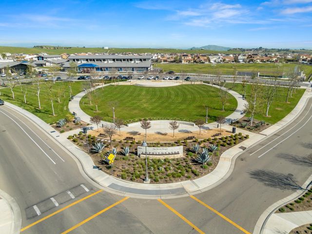4477 Vineyard Drive, Madera, CA 93636